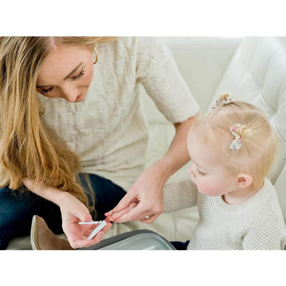 the-first-years-deluxe-baby-healthcare-grooming-kit-5