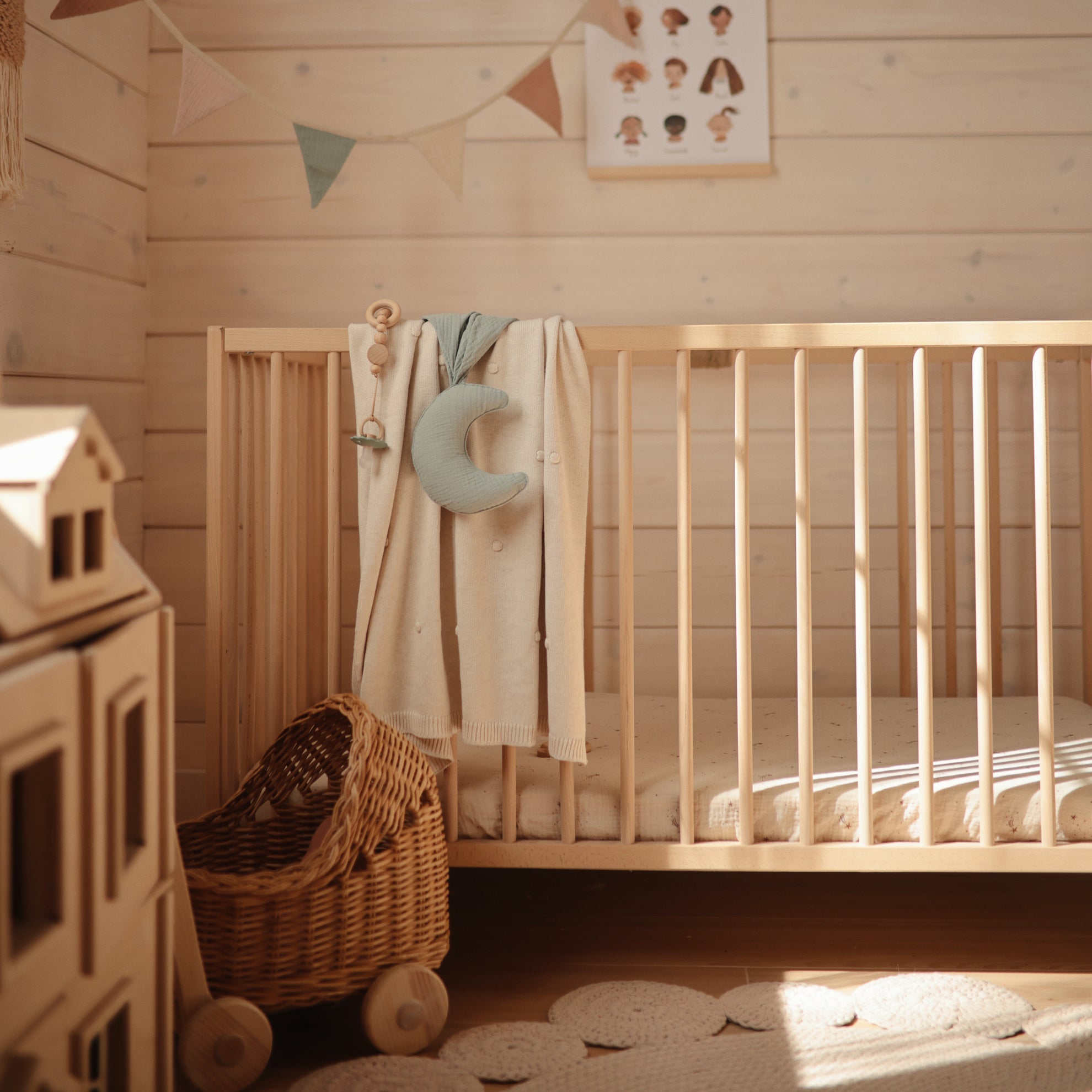 Mushie Lovey Blanket Moon Roman Green - Laadlee