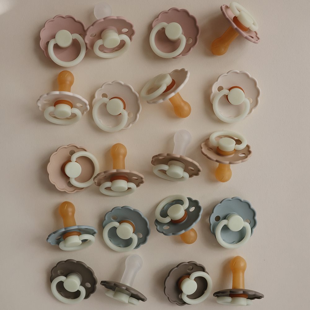 Frigg Daisy Latex Baby Pacifier 6M-18M, 2Pack, Croissant Night/Rose Gold - Size 2 - Laadlee