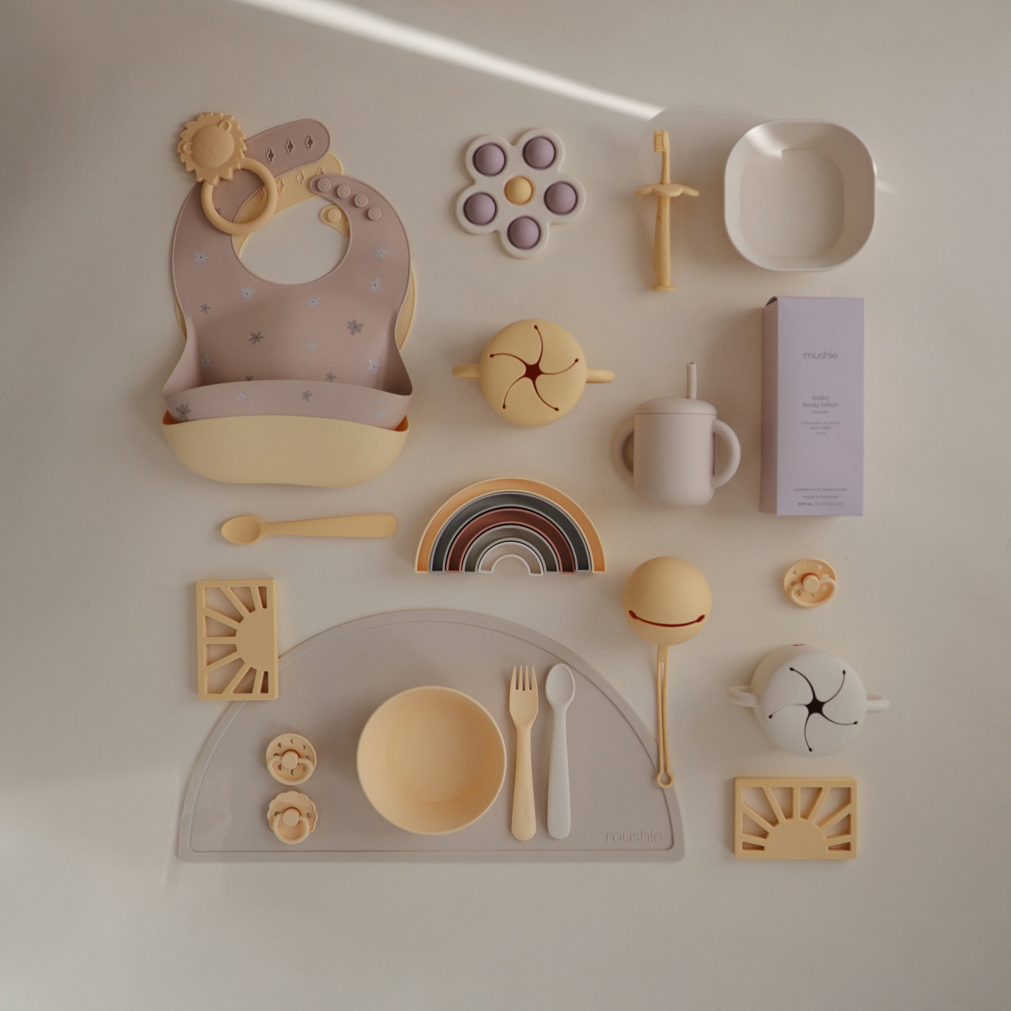 Mushie Teether Sun Muted Yellow - Laadlee