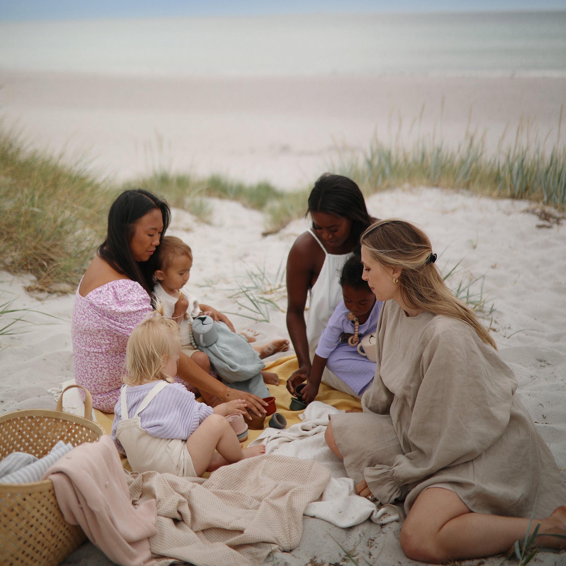 Mushie Knitted Baby Blanket Textured Dots Blush - Laadlee