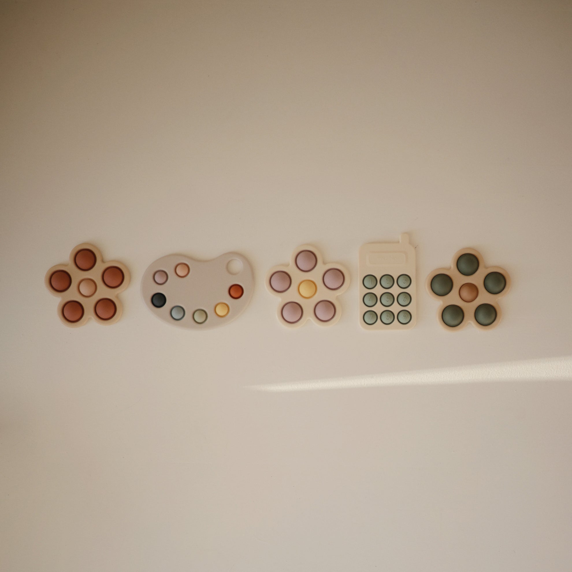 Mushie Paint Palette Press Toy (Multi) - Laadlee