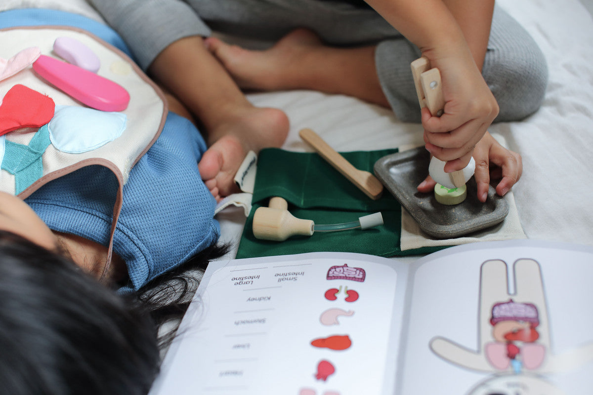 PlanToys Surgeon Play Set - Laadlee