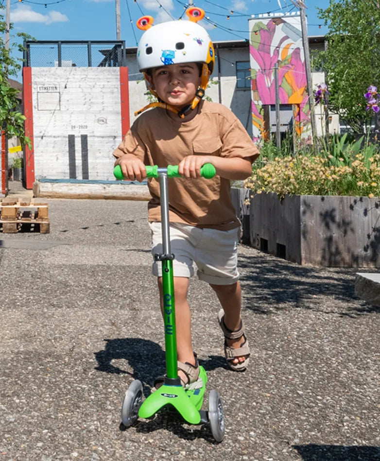 Micro Mini Deluxe Scooter with LED Wheels - Green & Blue - Laadlee