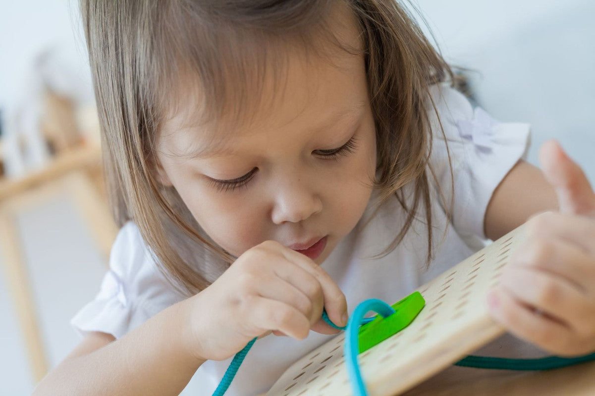 PlanToys Lacing Board - Laadlee