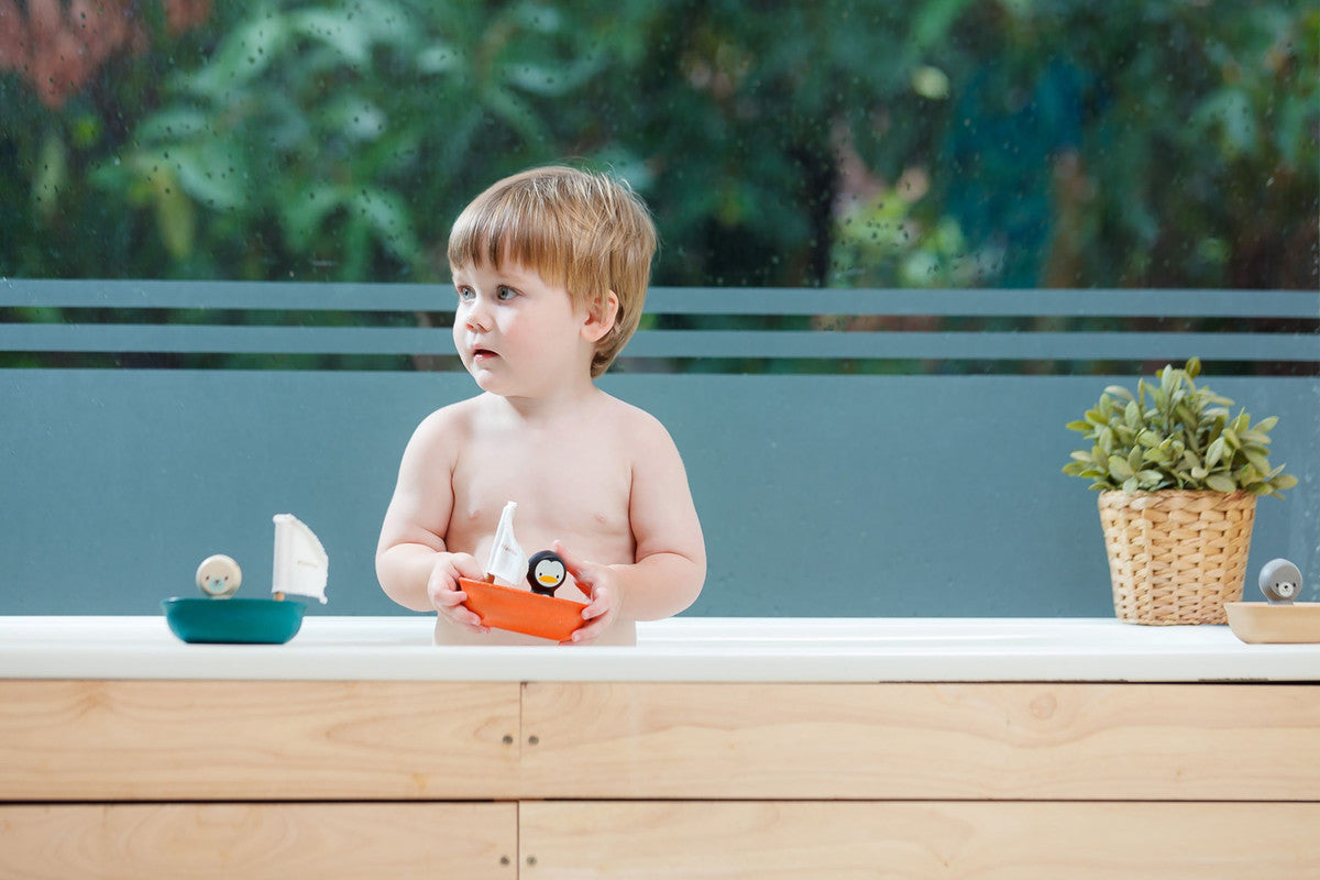 PlanToys Sailing Boat - Penguin - Laadlee