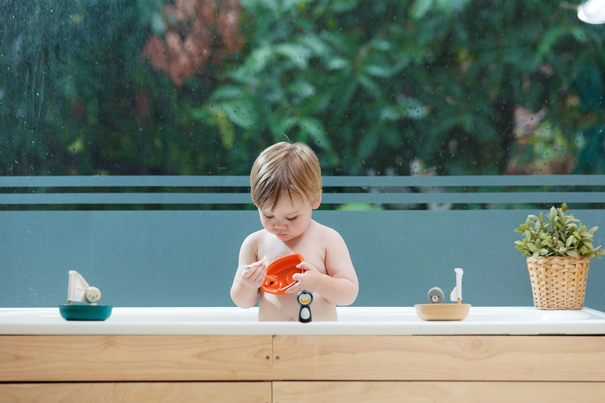 PlanToys Sailing Boat - Penguin - Laadlee