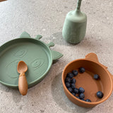 Nuuroo Akila Silicone Plate 2-pack Giraffe - Dusty Green - Laadlee