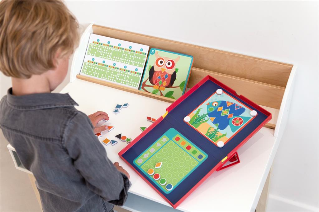 Scratch Europe Colours & Shapes Magnetic - 20 Challenges - Laadlee