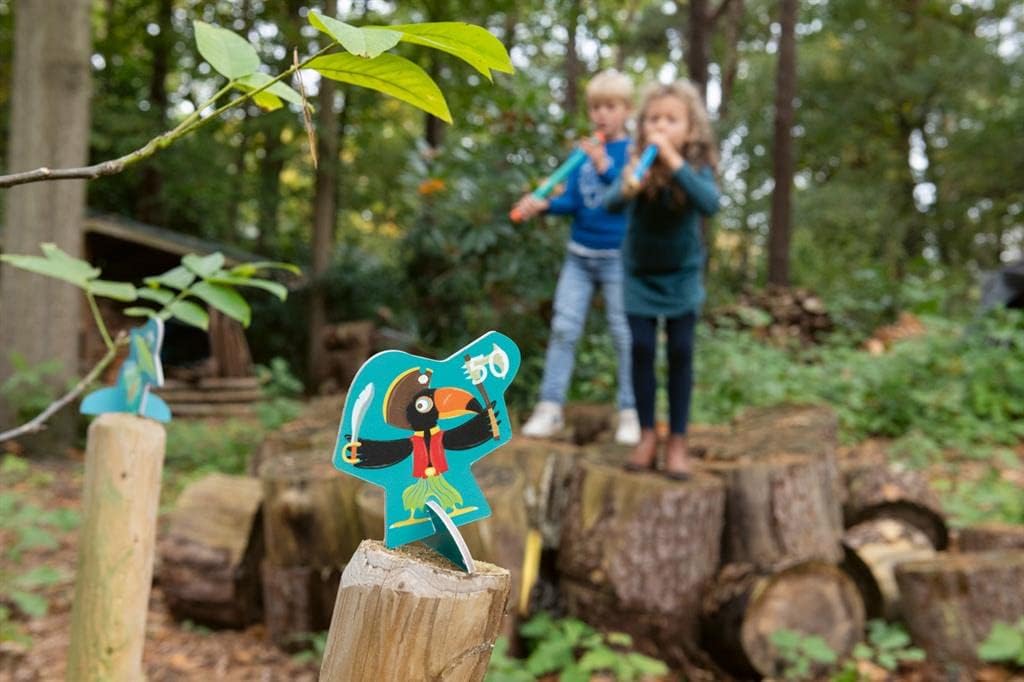 Scratch Europe Blowdart Pirates - 5 Pirates & 3 Darts - Laadlee