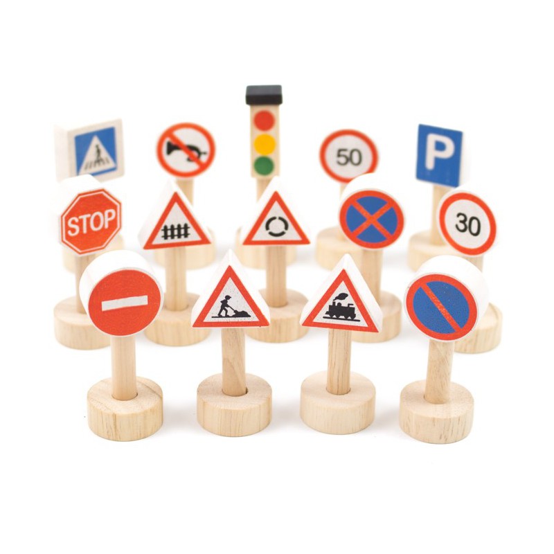 PlanToys Set Of Traffic Signs & Lights - Laadlee