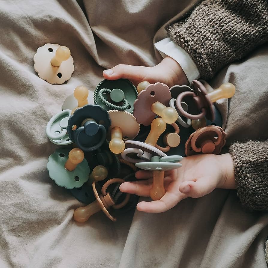 Frigg Daisy Latex Baby Pacifier 0-6M, 2Pack, Woodchuck/French Grey - Size 1 - Laadlee