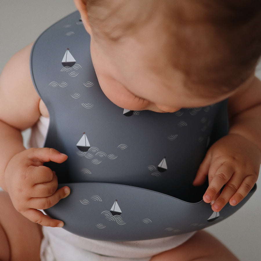 Mushie Silicone Bib Boat - Laadlee