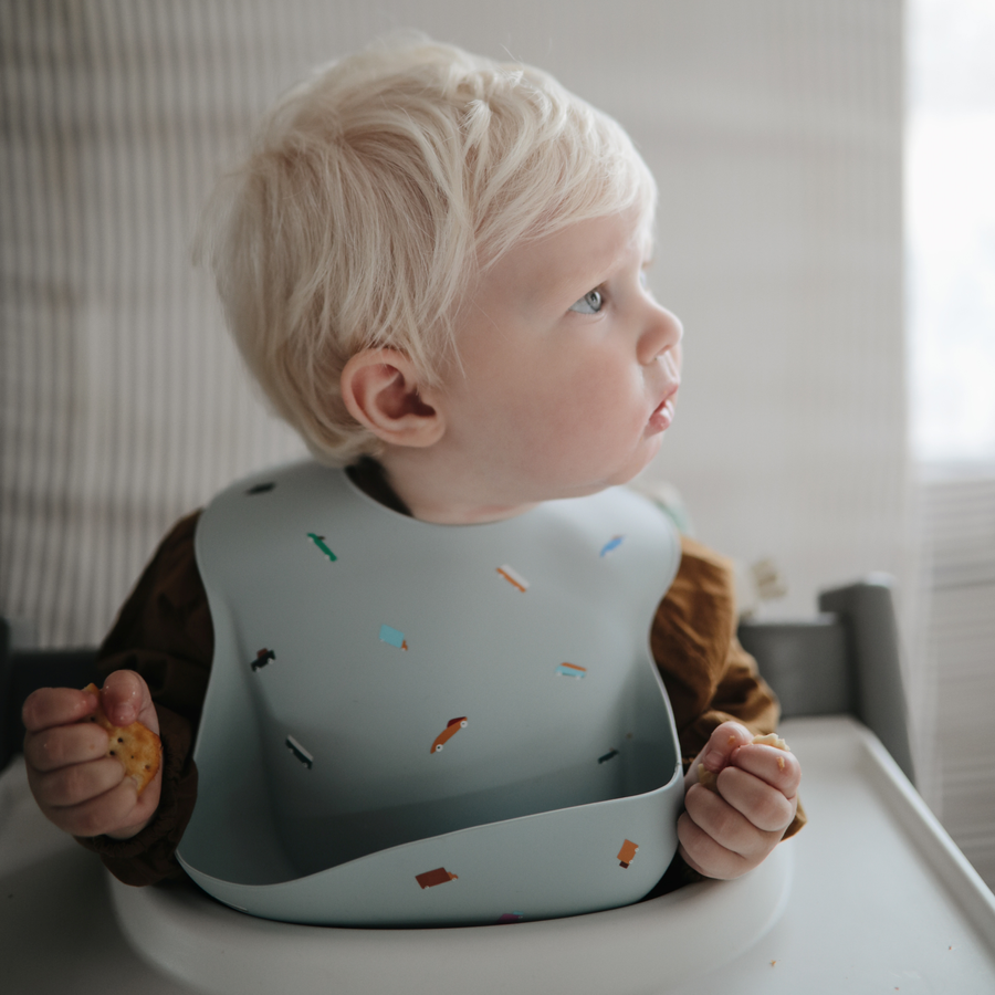 Mushie Silicone Bib Retro Cars - Laadlee