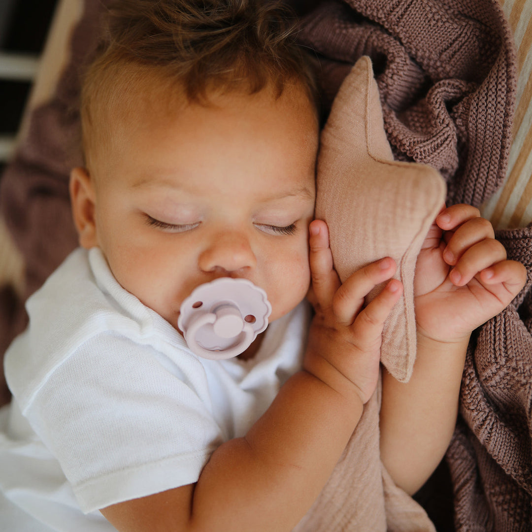 Frigg Daisy Latex Baby Pacifier 6M-18M, 1Pack, Lavender Haze - Size 2 - Laadlee