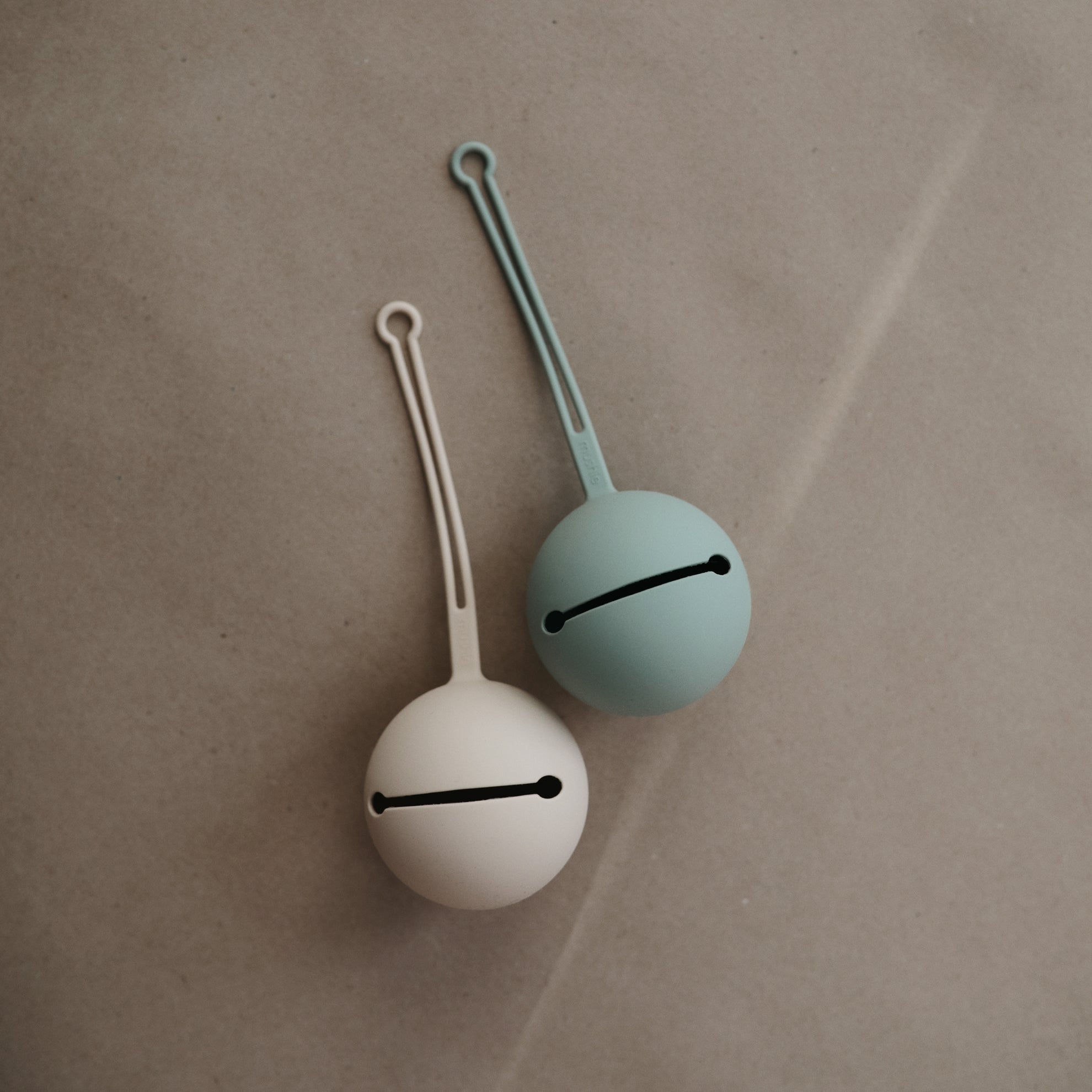 Mushie Pacifier Case Shifting Sand - Laadlee