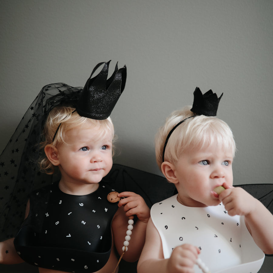 Mushie Silicone Bib White Letters - Laadlee