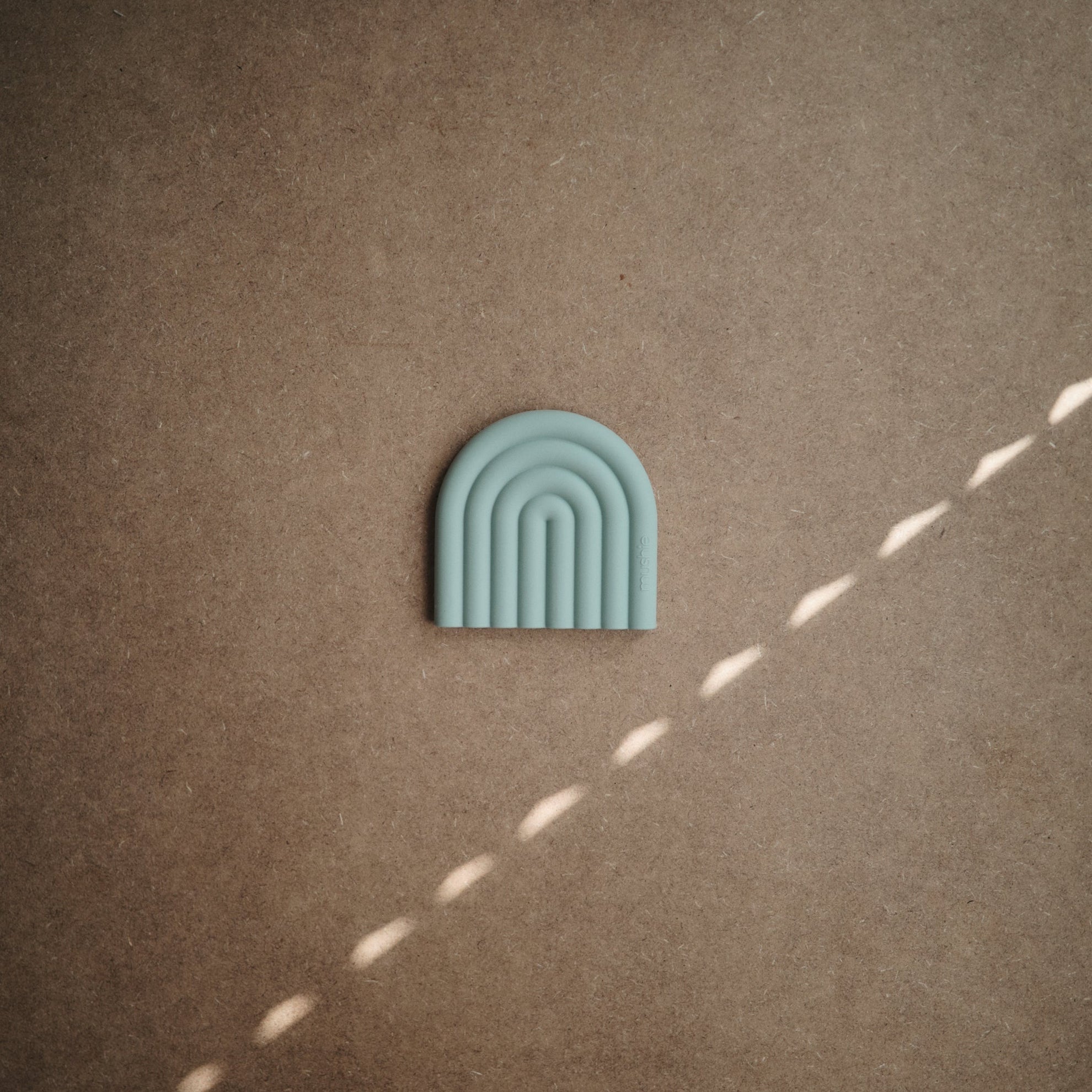 Mushie Teether Rainbow Cambridge Blue - Laadlee