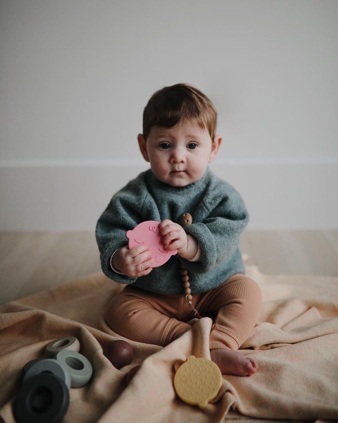 Mushie Teether Face Pistachio - Laadlee