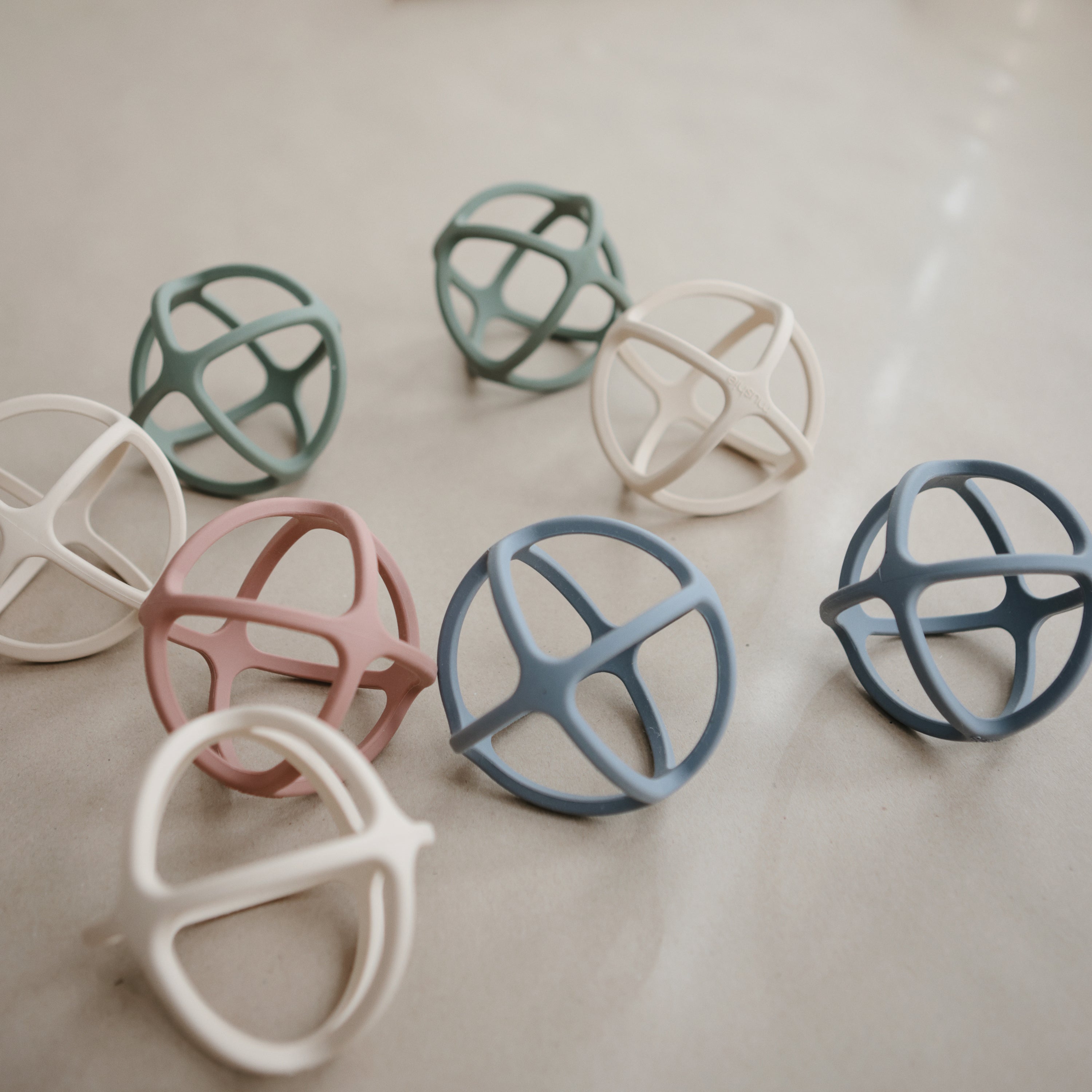 Mushie Teether Ball Dried Thyme - Laadlee