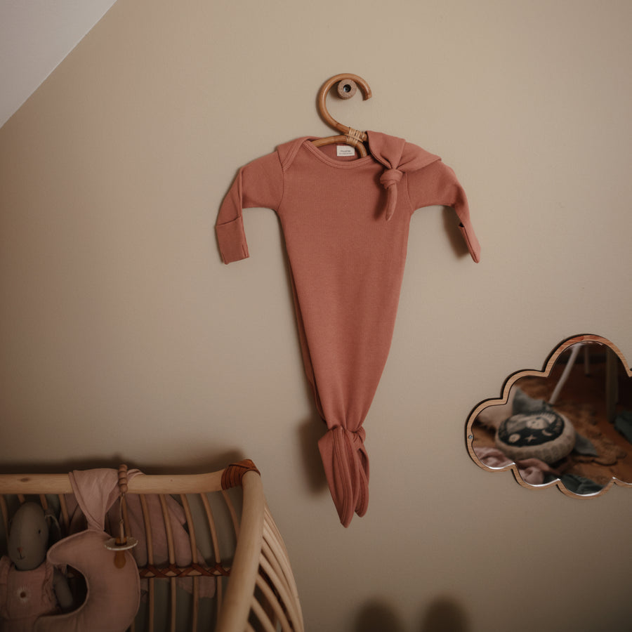 Mushie Ribbed Knotted Baby Gown Cedar - Laadlee