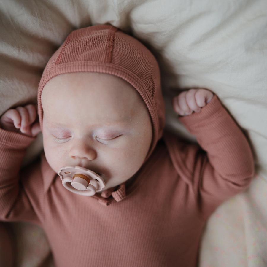 Mushie Ribbed Baby Bonnet Cedar - Laadlee