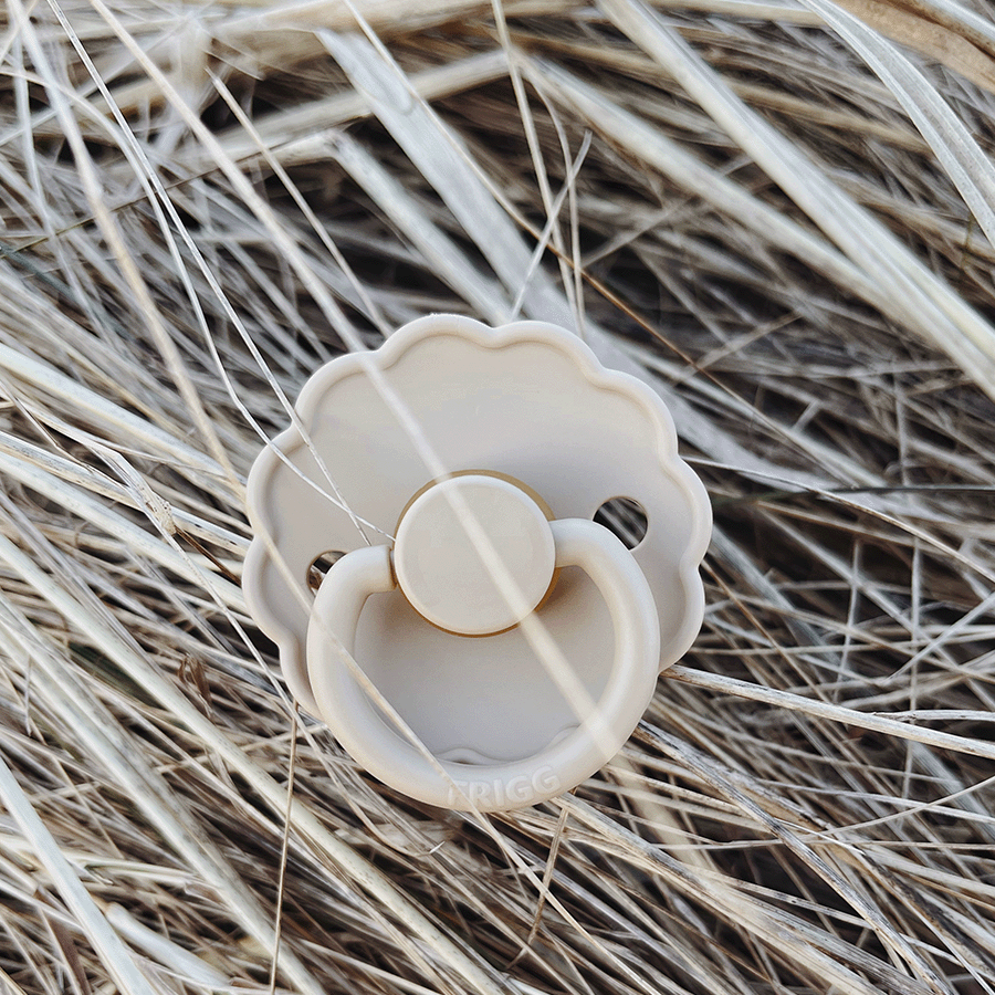 Frigg Daisy Latex Baby Pacifier 6M-18M, 2Pack, Dark Navy/Cream - Size 2 - Laadlee