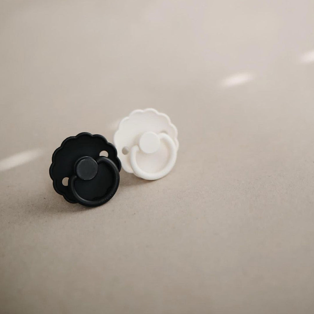 Frigg Daisy Latex Baby Pacifier 6M-18M, 2Pack, Jet Black/Cream - Size 2 - Laadlee