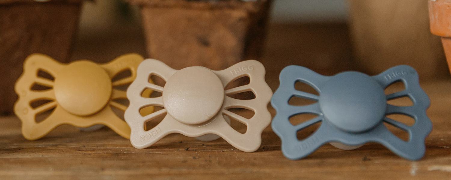 Frigg Lucky Symmetrical Silicone Baby Pacifier 6M-18M, Blush - Size 2 - Laadlee