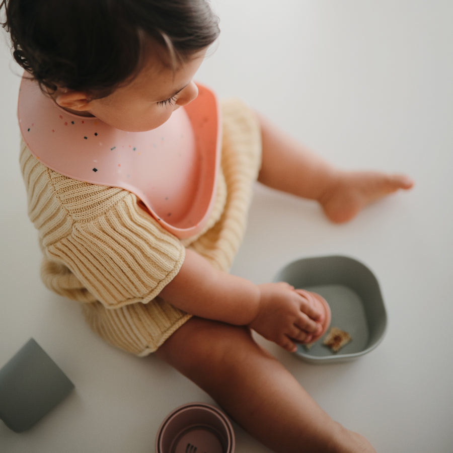 Mushie Silicone Bib Powder Pink Confetti - Laadlee