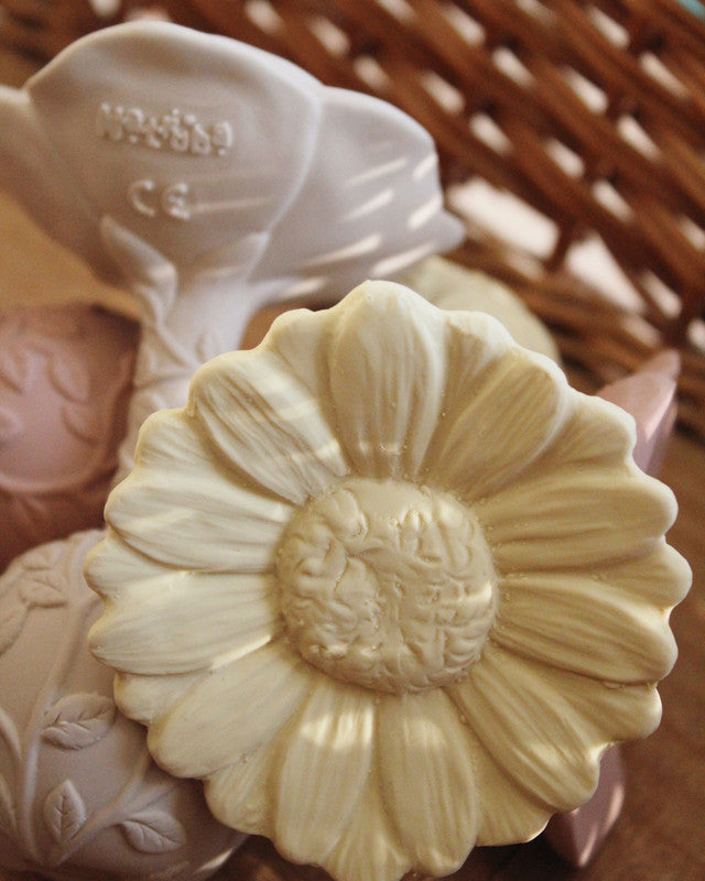 Natruba - Flower Rattle Daisy - Yellow - Laadlee