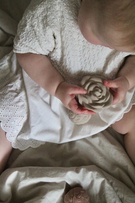 Natruba - Flower Rattle Rose - Beige - Laadlee