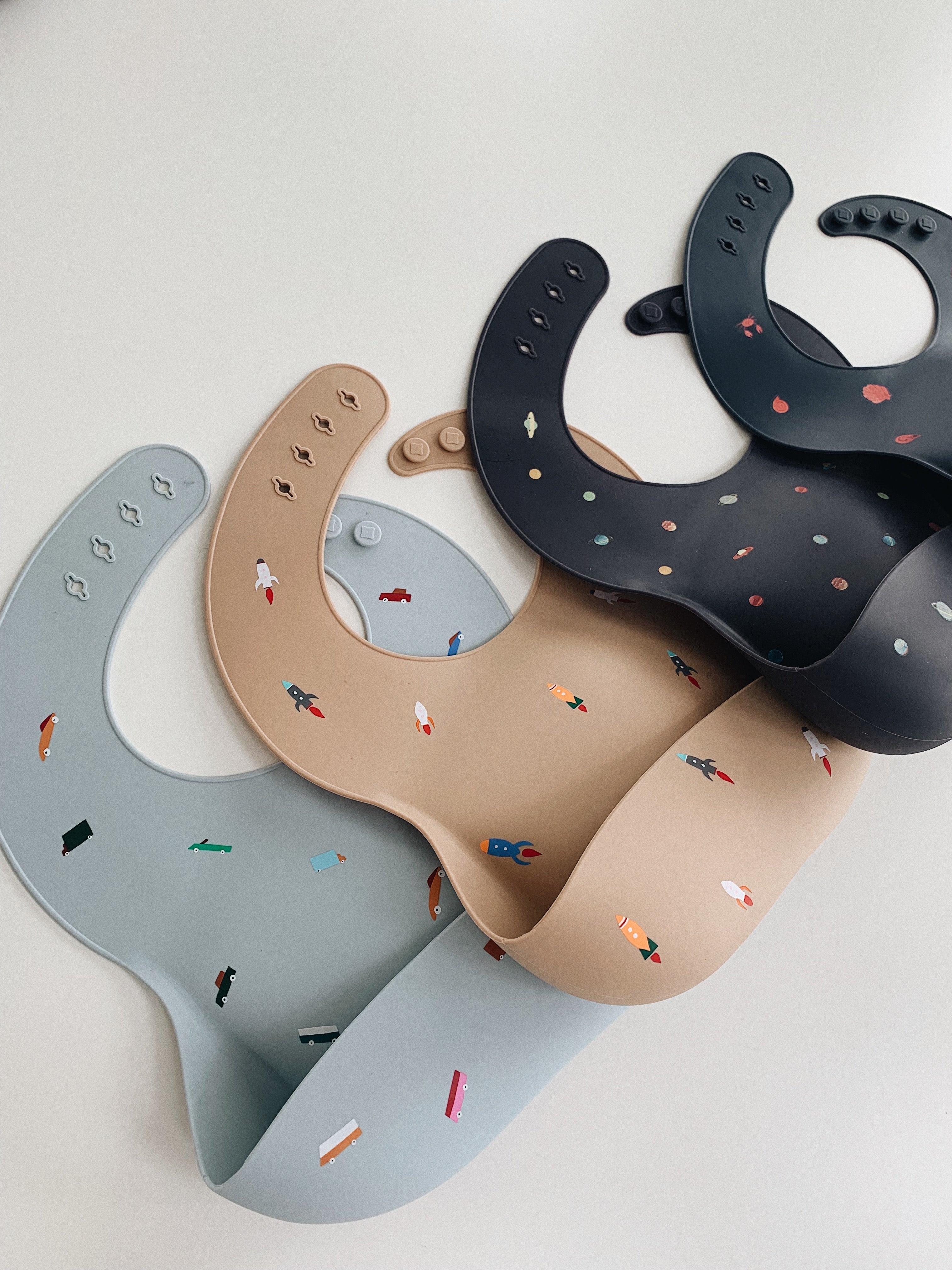 Mushie Silicone Bib Planets - Laadlee