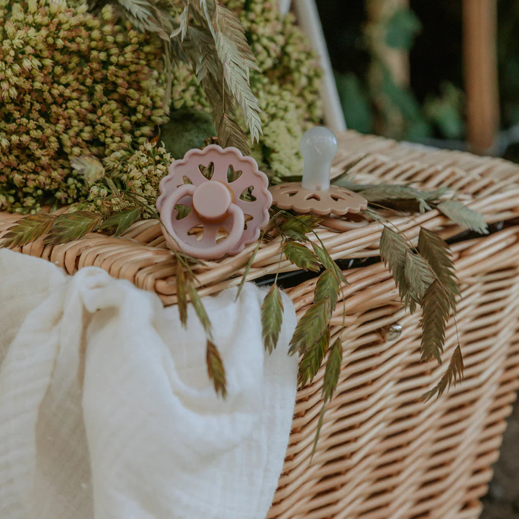 Frigg Fairytale Latex Baby Pacifier 0-6M, 2Pack, Twilight Mauve/Primrose - Size 1 - Laadlee