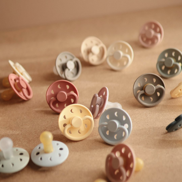 Frigg Moon Phase Latex Baby Pacifier 0-6M, 1Pack, Sage - Size 1 - Laadlee