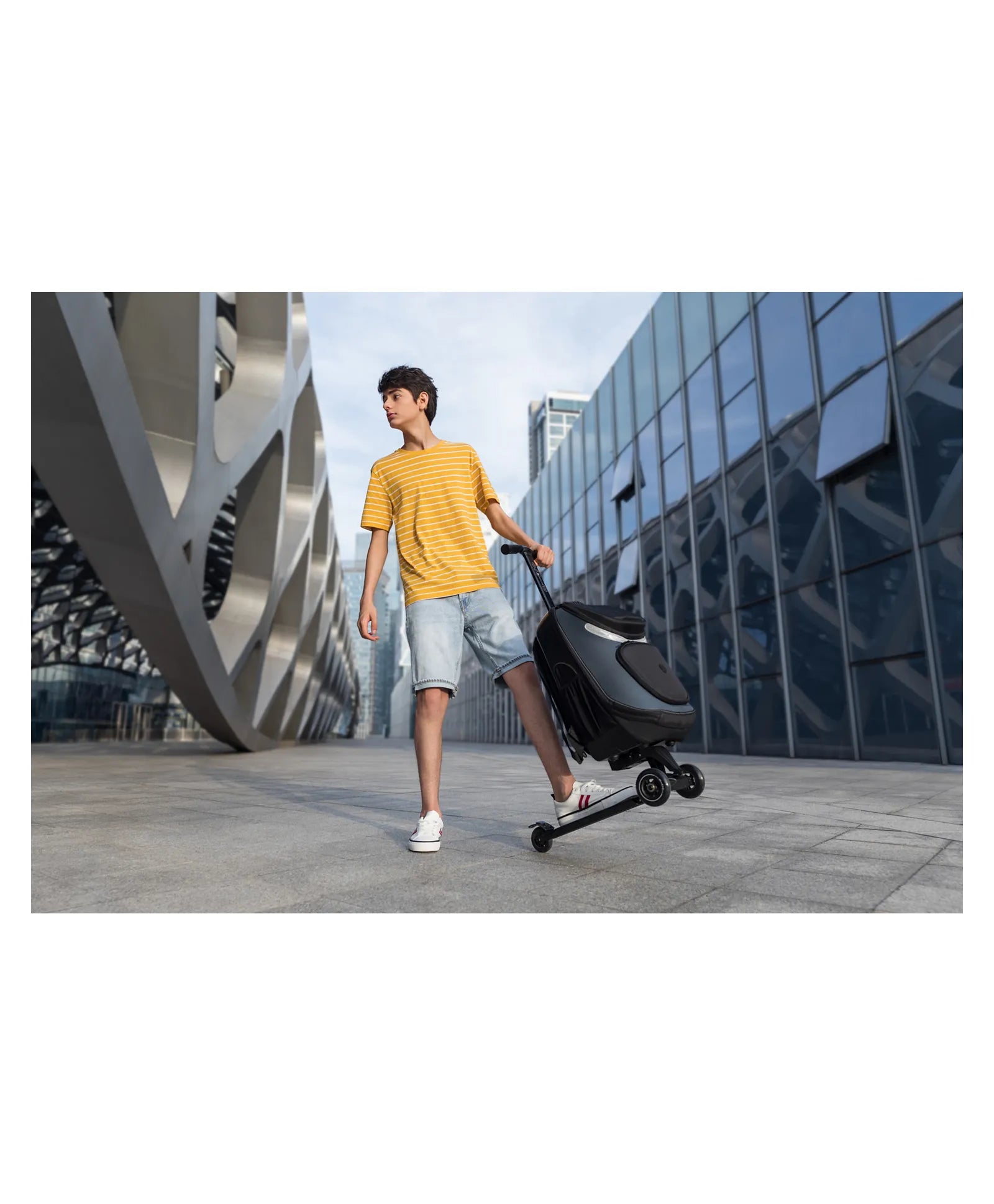 Micro Kickpack Scooter - Black - Laadlee