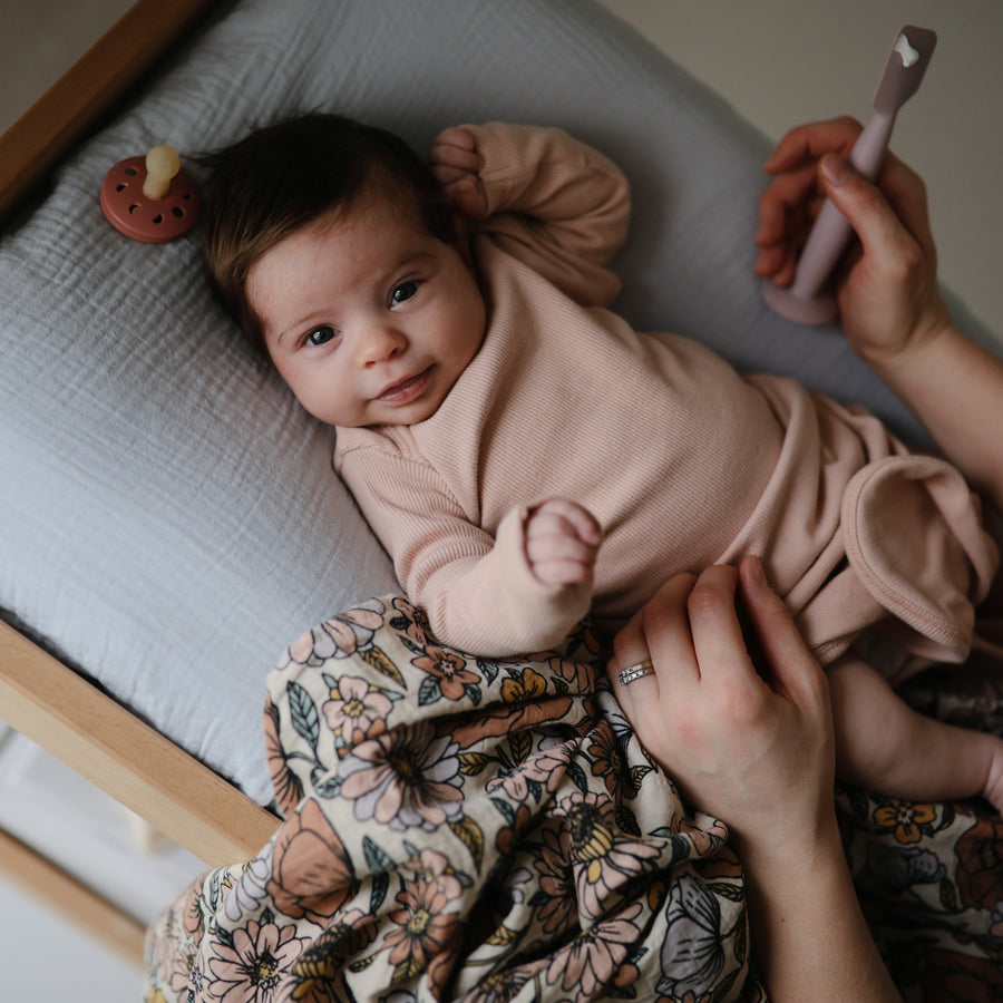 Mushie Ribbed Knotted Baby Gown Blush - Laadlee