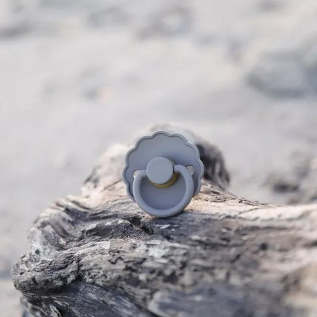 Frigg Daisy Latex Baby Pacifier 0-6M, 1Pack, Glacier Blue - Size 1 - Laadlee