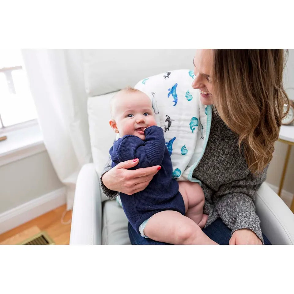 Lulujo Bamboo Crib Quilt - Whales - Laadlee
