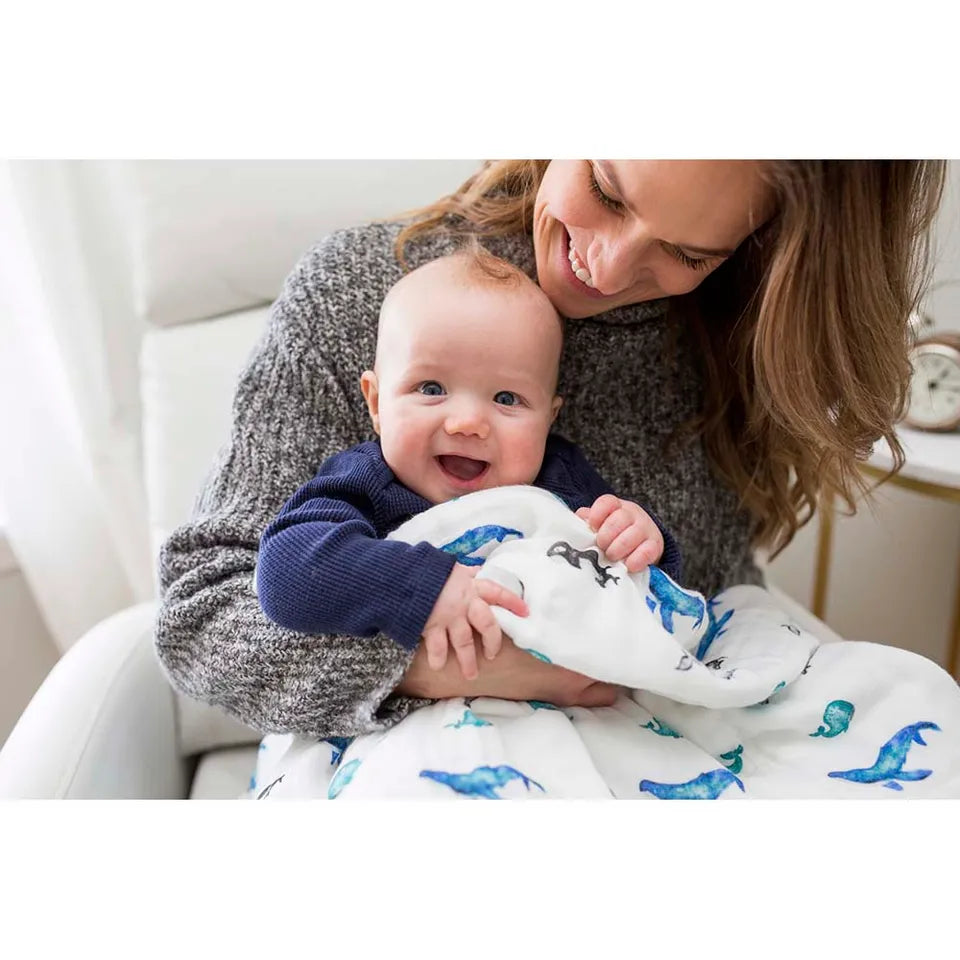 Lulujo Bamboo Crib Quilt - Whales - Laadlee
