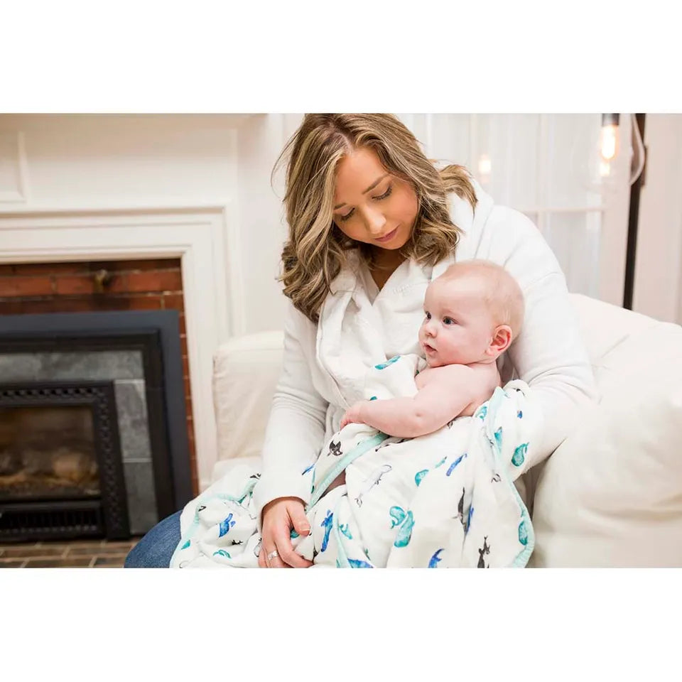 Lulujo Bamboo Crib Quilt - Whales - Laadlee