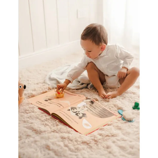 Sassi Little Otter Cleans Up - Laadlee