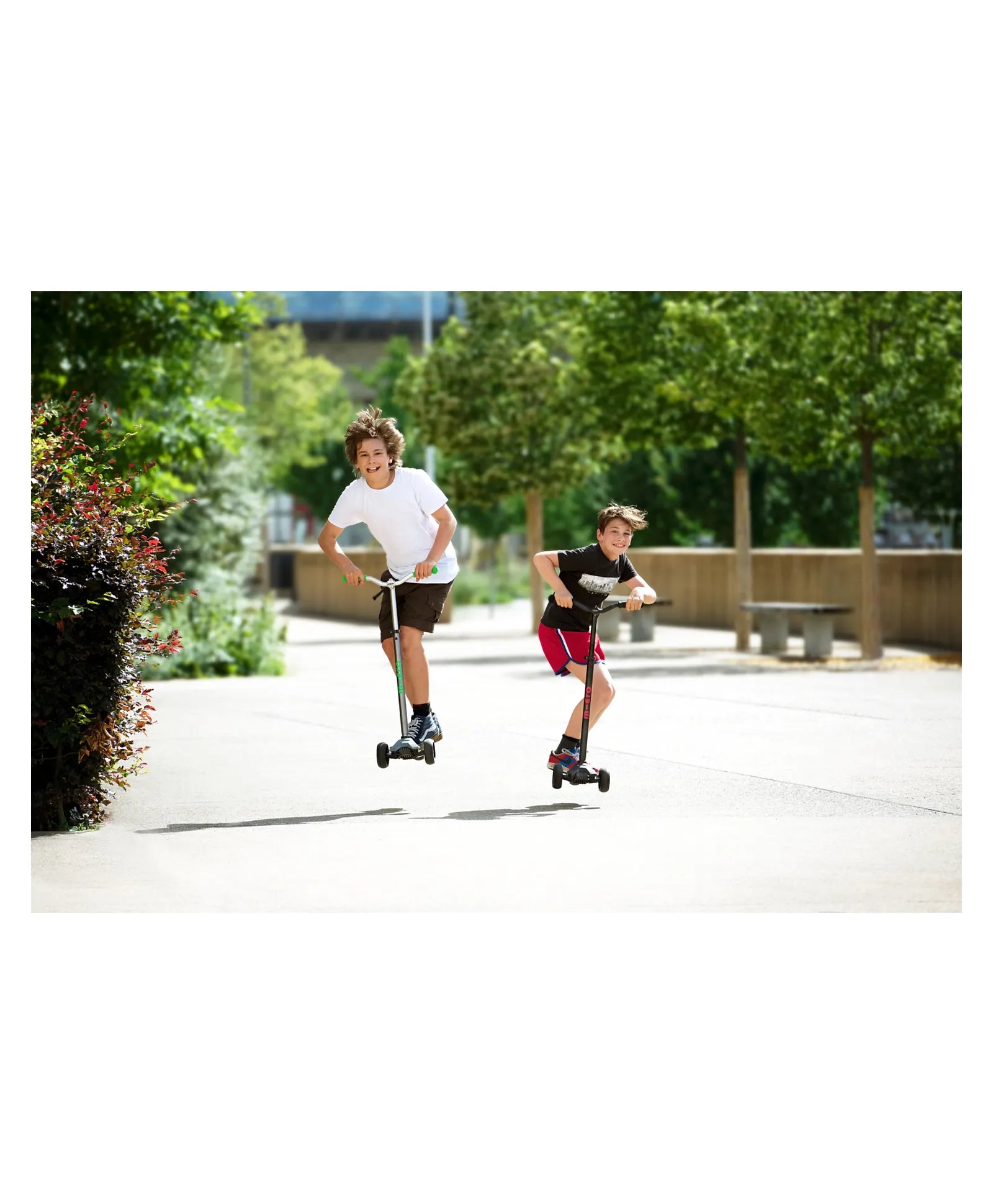 Micro Maxi Deluxe Pro Scooter - Black and Red - Laadlee