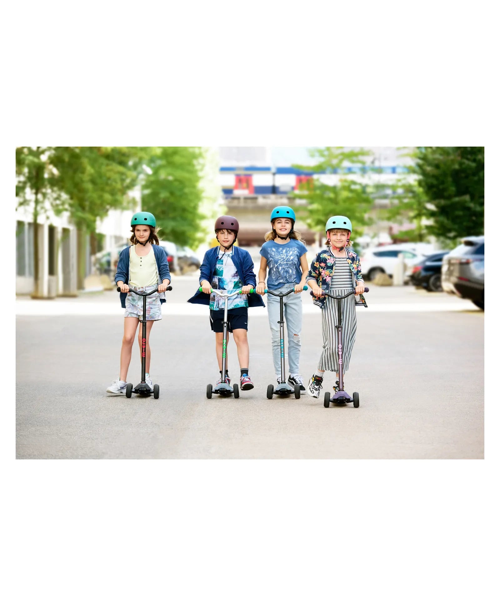 Micro Maxi Deluxe Pro Scooter - Black and Red - Laadlee