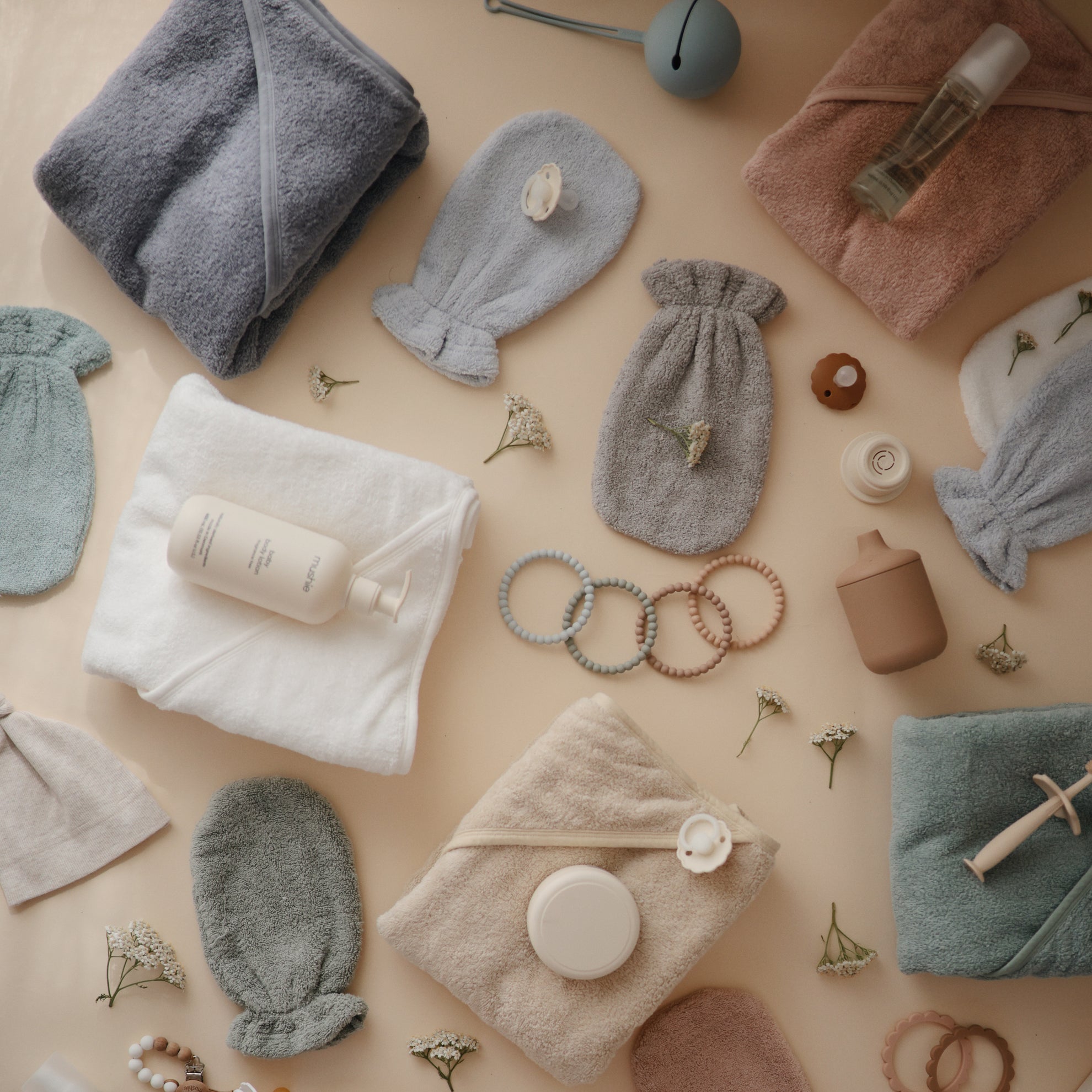 Mushie Hooded Towel Fog - Laadlee