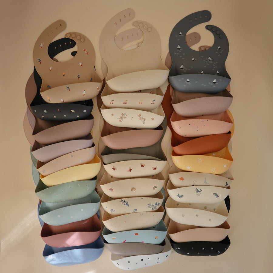 Mushie Silicone Bib Retro Cars - Laadlee