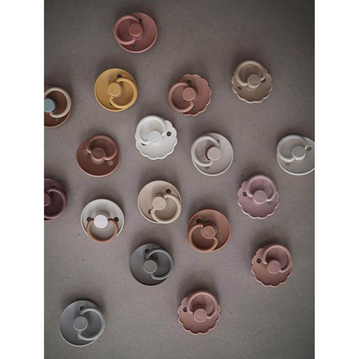 Frigg Daisy Latex Baby Pacifier 0-6M, 1Pack, Jet Black - Size 1 - Laadlee