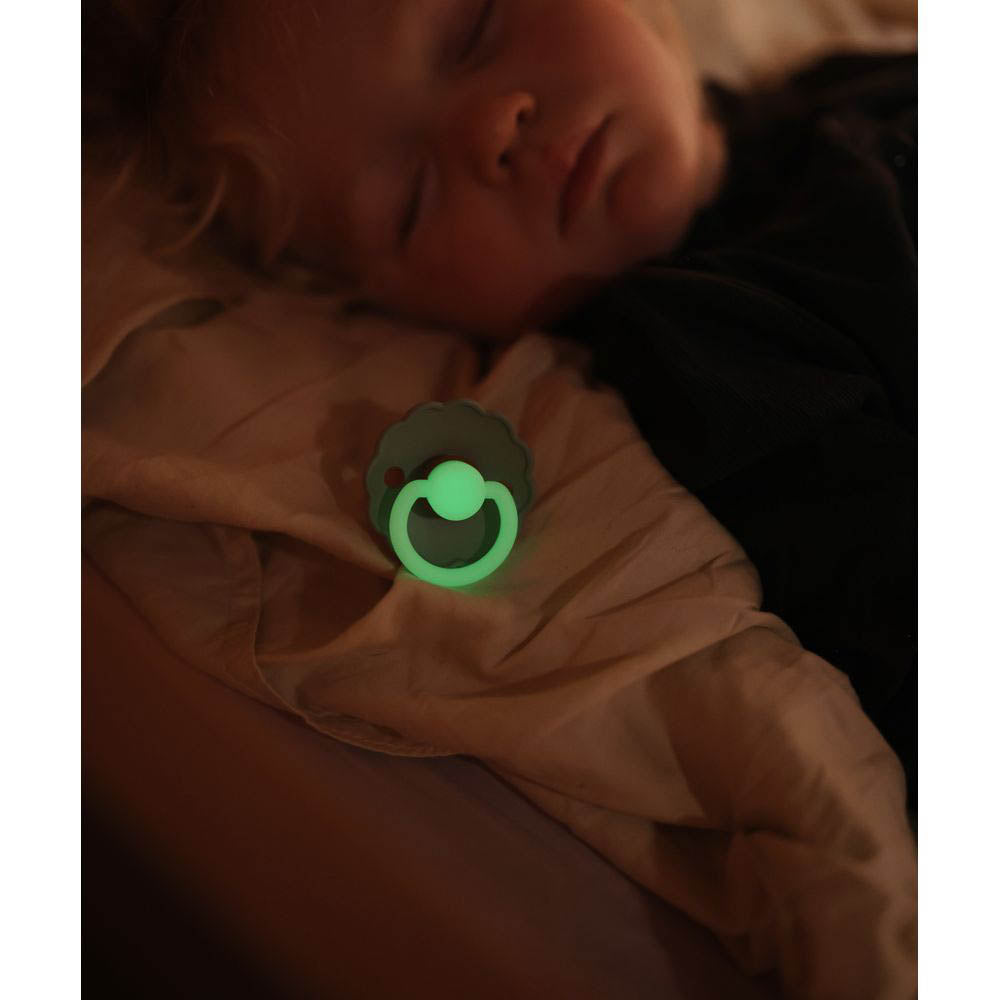 Frigg Daisy Latex Baby Pacifier 0-6M, 2Pack, Blush Night/Blush - Size 1 - Laadlee