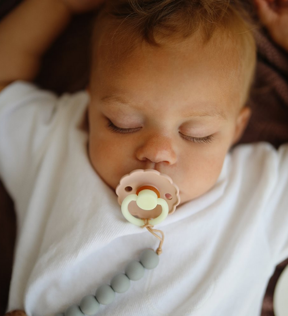 Frigg Daisy Latex Baby Pacifier 0-6M, 1Pack, French Gray Night - Size 1 - Laadlee