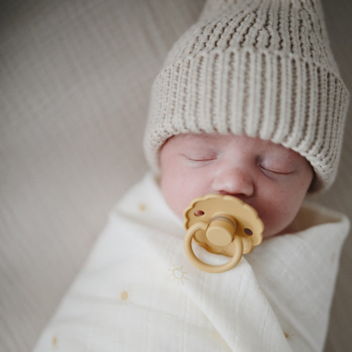 Frigg Daisy Latex Baby Pacifier 6M-18M, 2Pack, Chamomile/Honey Gold - Size 2 - Laadlee